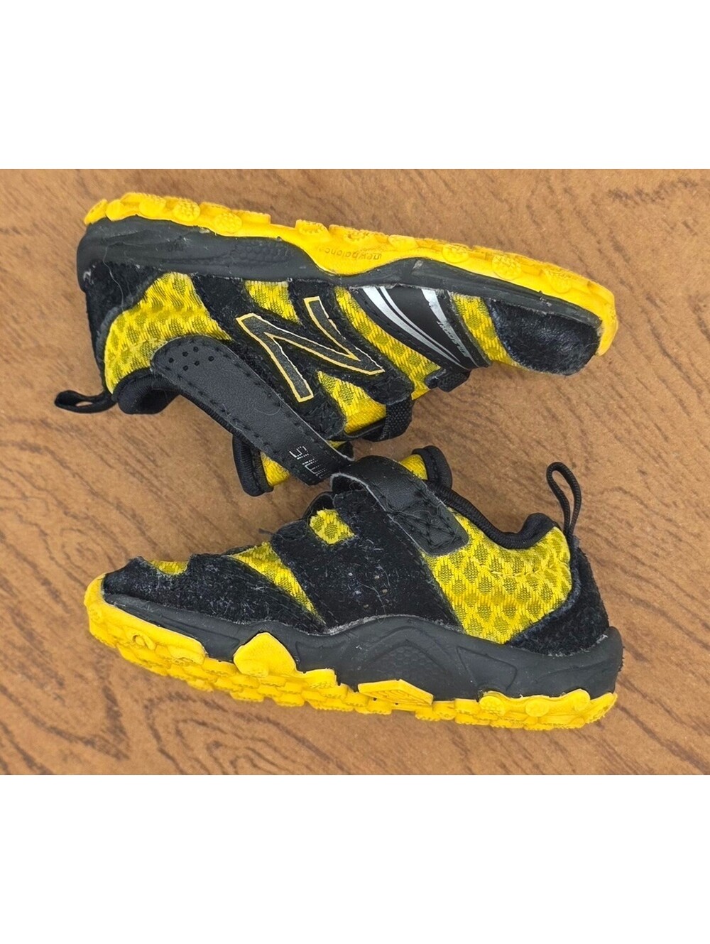 New Balance Minimus Boys 2 Trail Outdoor Shoes KT20YBl Sneakers Running Hiking - Picture 2 of 13
